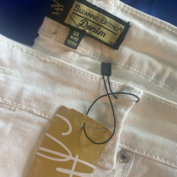 White crop pants by Suzanne Betro - Picture 2 of 3